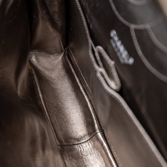 Chanel
Pewter Quilted Aged Calfskin 2.55 Reissue 228 Double Flap Ruthenium - Picture 5 of 5